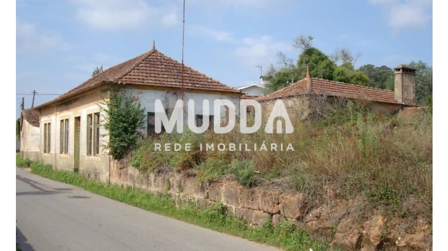 Moradia T2 para Venda em Alquerubim Foto 1