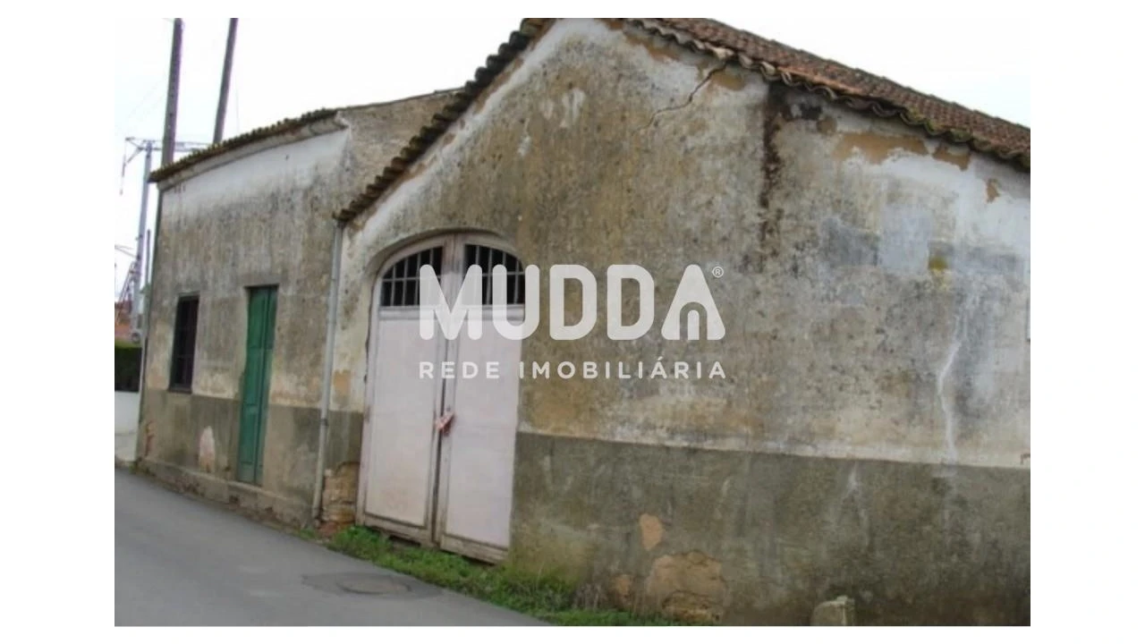 Moradia T2 para Venda em Alquerubim Foto 1