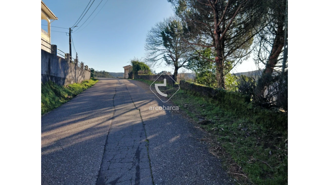Terreno para Venda em Coura Foto 9