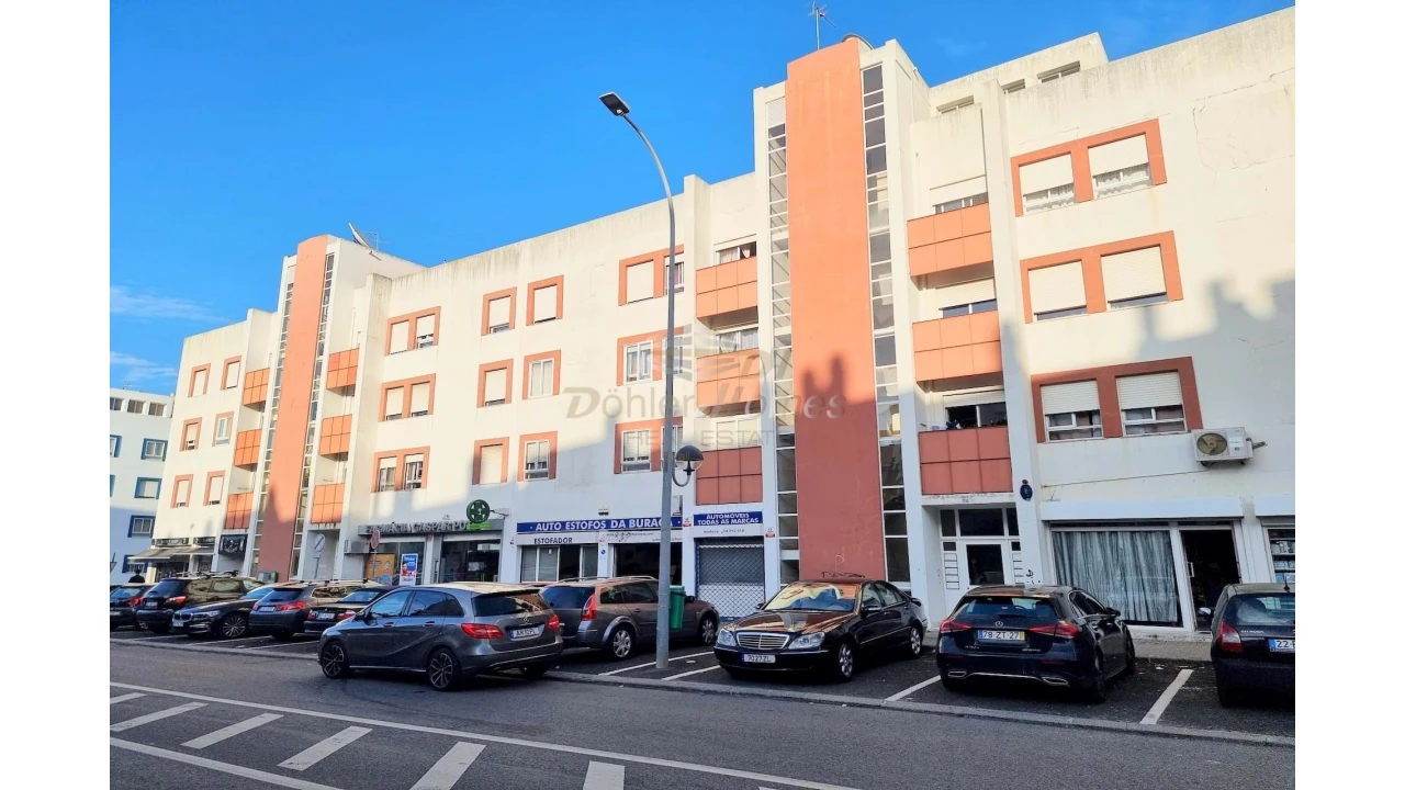 Apartamento T2 para Venda em Alfragide Foto 1