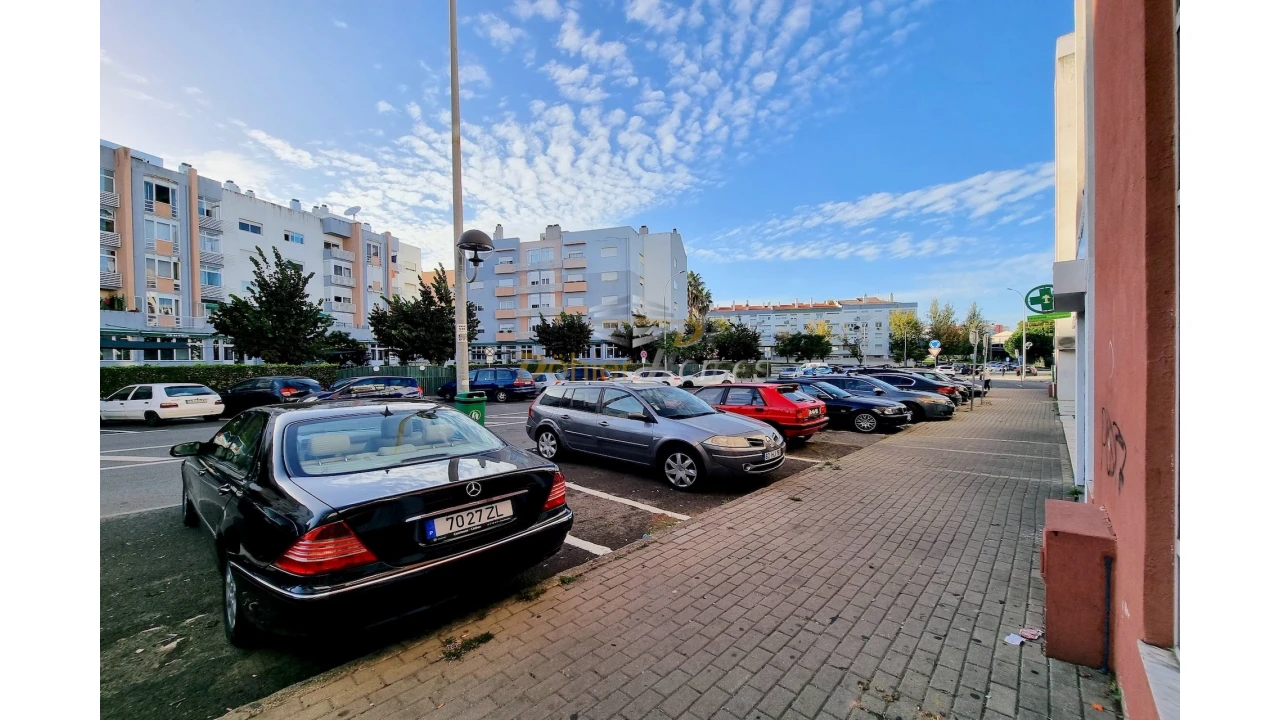 Apartamento T2 para Venda em Alfragide Foto 19