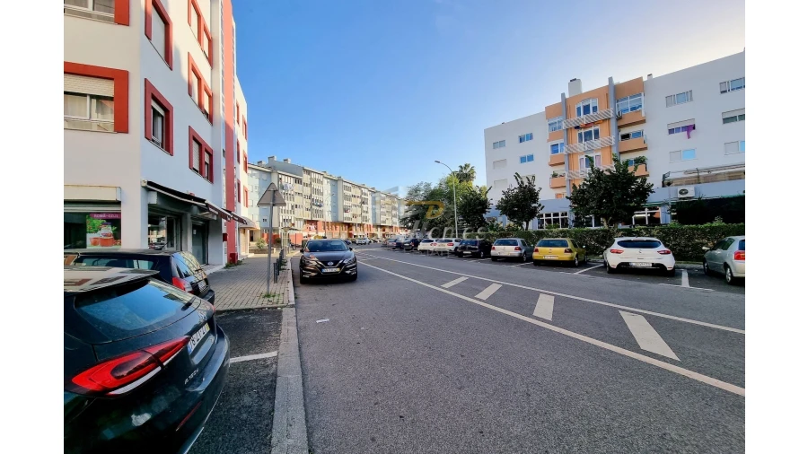 Apartamento T2 para Venda em Alfragide Foto 20