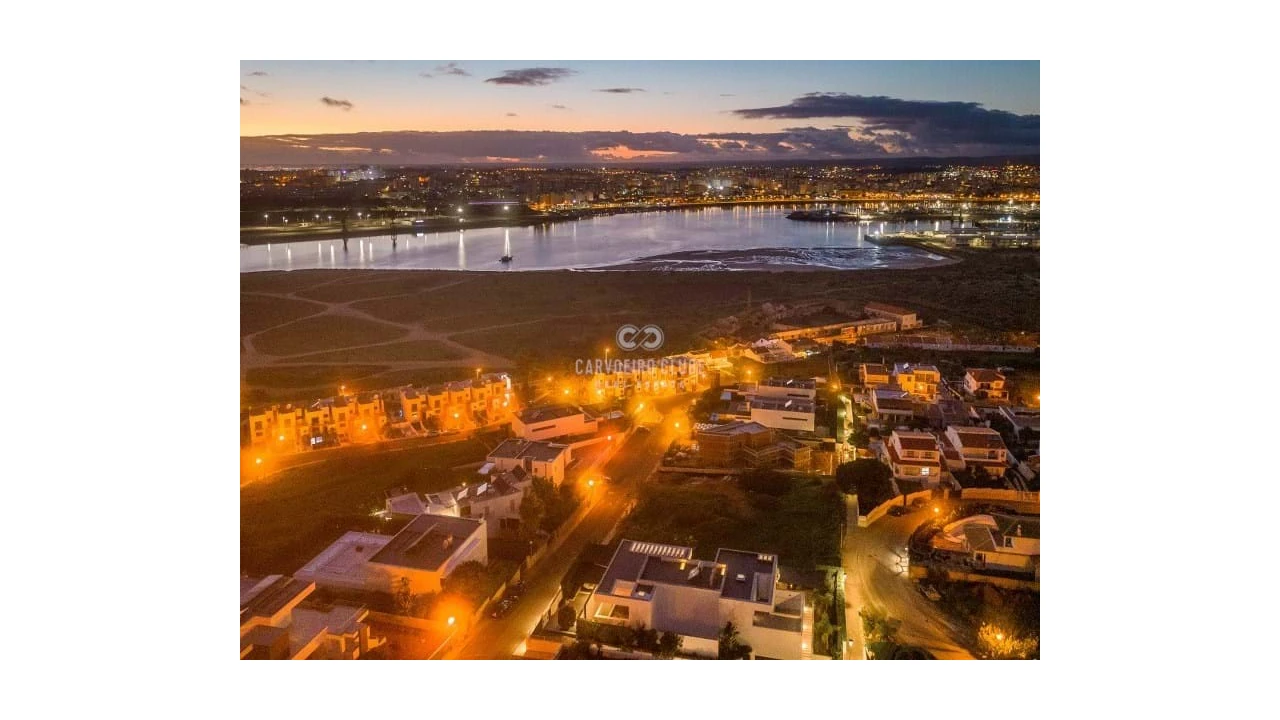 Moradia T4 para Venda em Ferragudo Foto 29