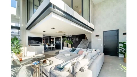 Moradia T4 para Venda em Ferragudo