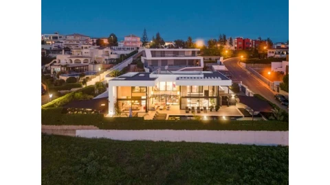 Moradia T4 para Venda em Ferragudo