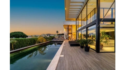 Moradia T4 para Venda em Ferragudo