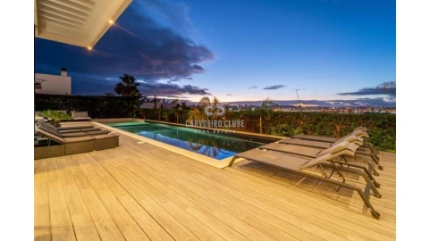 Moradia T4 para Venda em Ferragudo