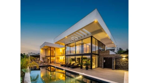 Moradia T4 para Venda em Ferragudo