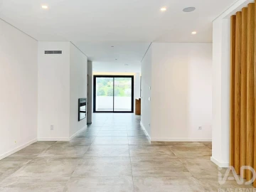 Moradia T3 para Venda em Loule (São Sebastião)
