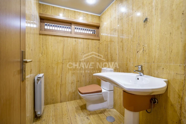 Moradia T4 para Venda em Custóias, Leça do Balio e Guifões Foto 11