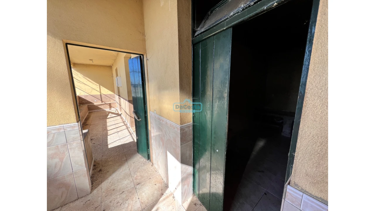 Moradia T4 para Venda em Estreito de Camara de Lobos Foto 28