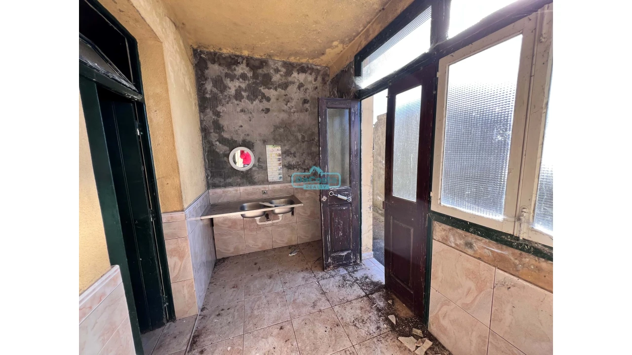 Moradia T4 para Venda em Estreito de Camara de Lobos Foto 27