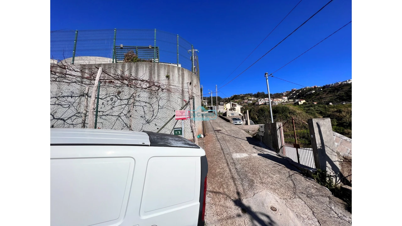 Moradia T4 para Venda em Estreito de Camara de Lobos Foto 4