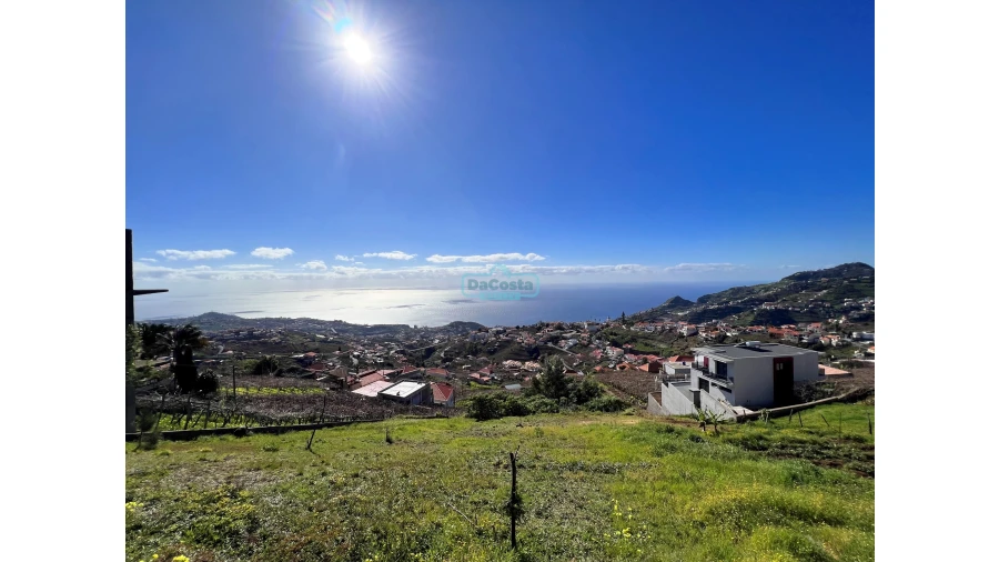 Moradia T4 para Venda em Estreito de Camara de Lobos Foto 1