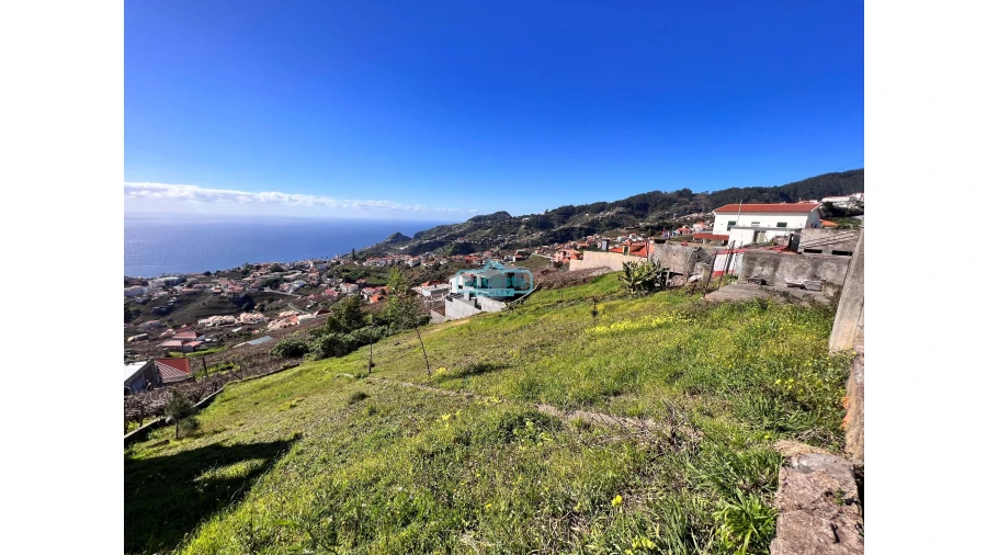 Moradia T4 para Venda em Estreito de Camara de Lobos Foto 5