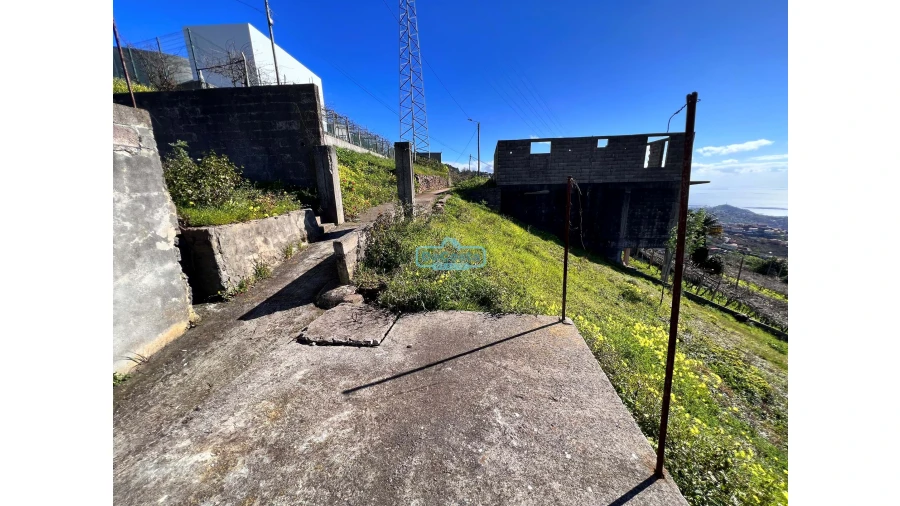 Moradia T4 para Venda em Estreito de Camara de Lobos Foto 30