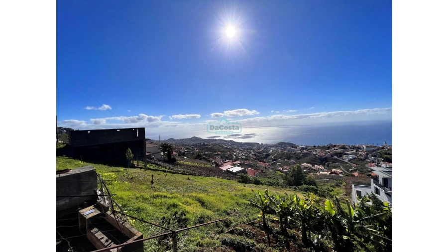 Moradia T4 para Venda em Estreito de Camara de Lobos Foto 12