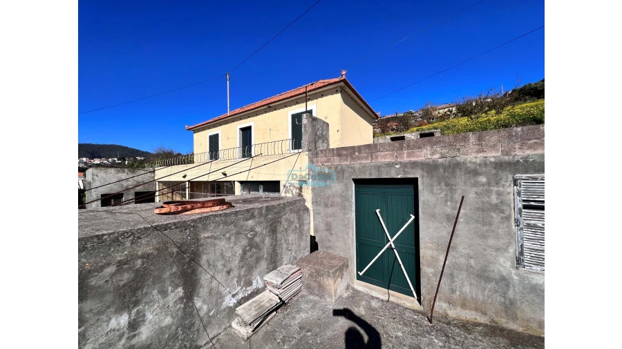 Moradia T4 para Venda em Estreito de Camara de Lobos Foto 2