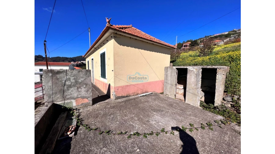 Moradia T4 para Venda em Estreito de Camara de Lobos Foto 9