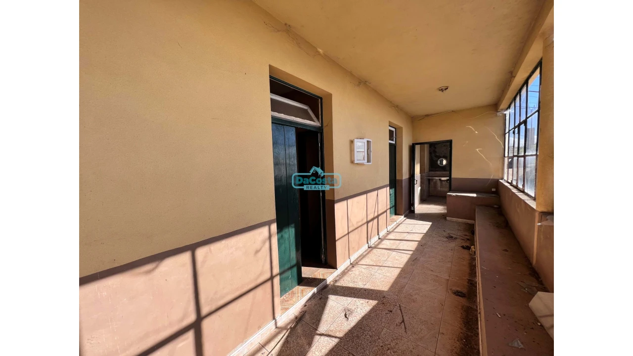 Moradia T4 para Venda em Estreito de Camara de Lobos Foto 26