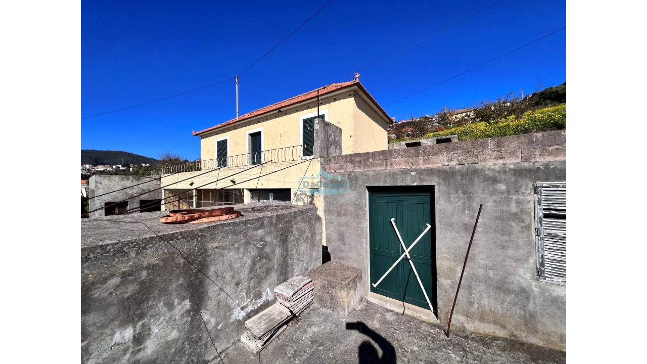 Moradia T4 para Venda em Estreito de Camara de Lobos Foto 2