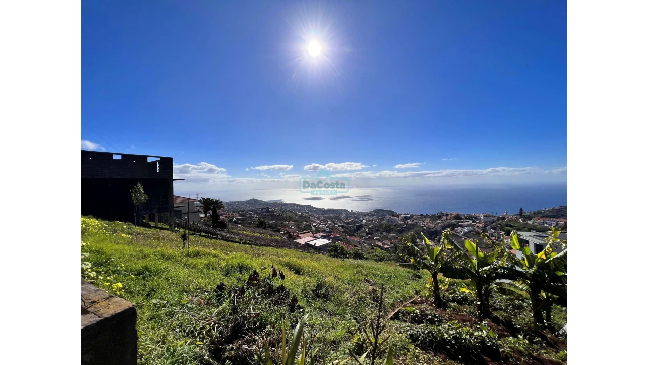 Moradia T4 para Venda em Estreito de Camara de Lobos Foto 18