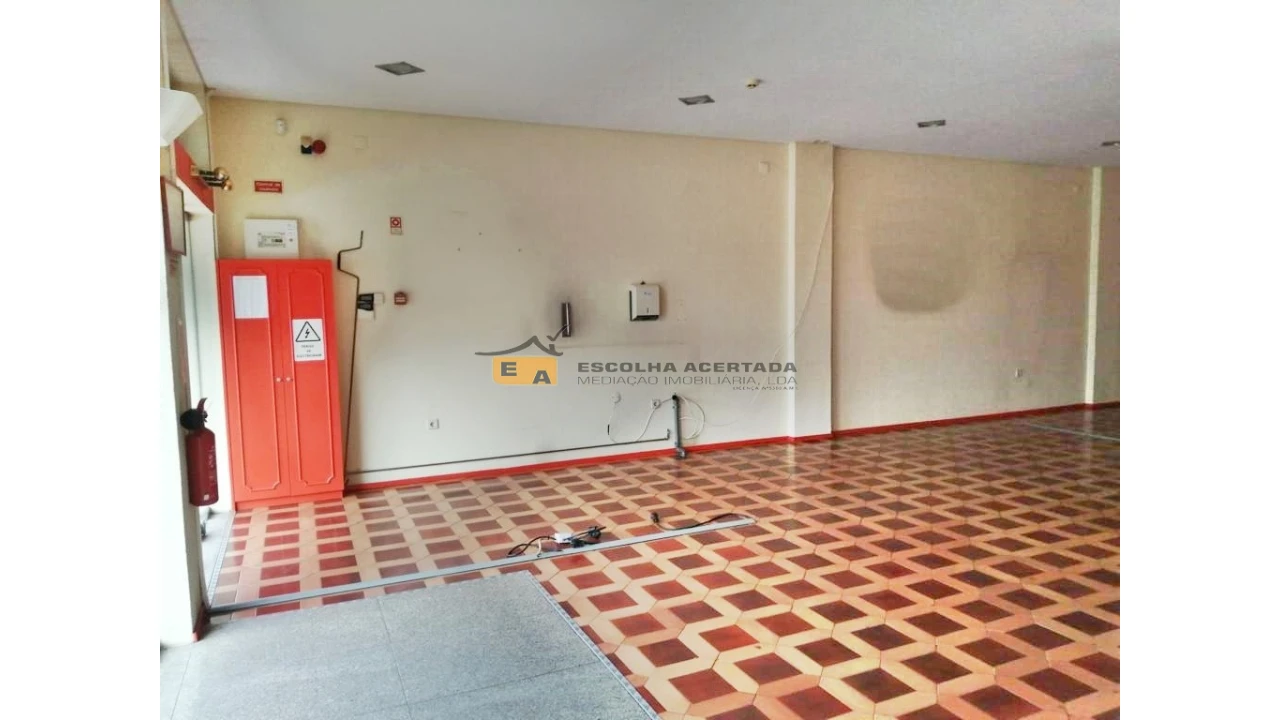 Loja para Venda em Alfena Foto 19