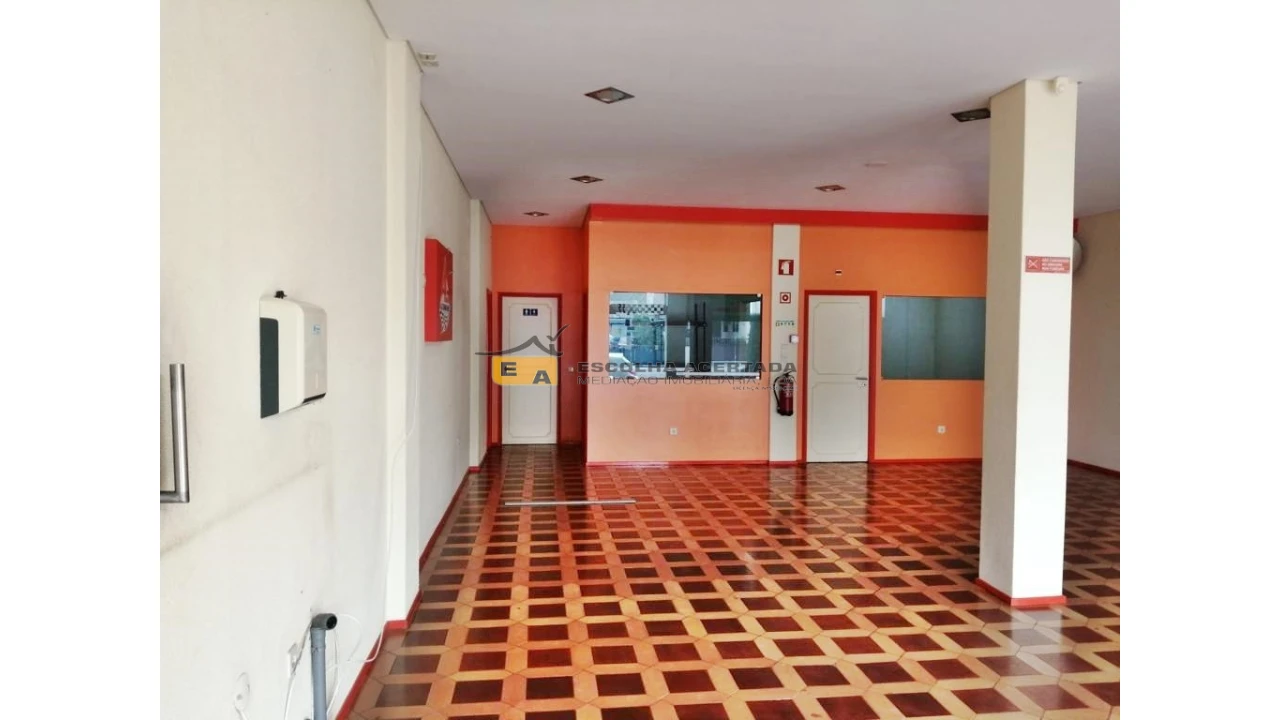 Loja para Venda em Alfena Foto 16