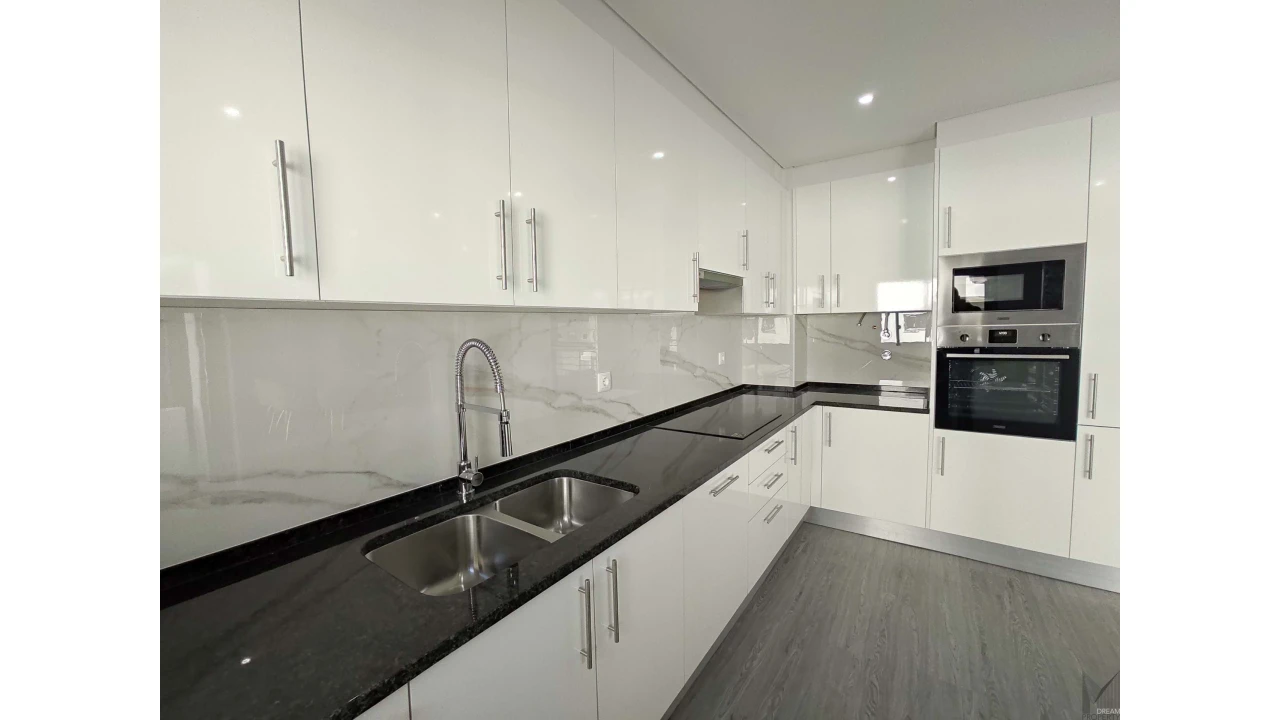 Apartamento T3 para Venda em Quelfes Foto 16