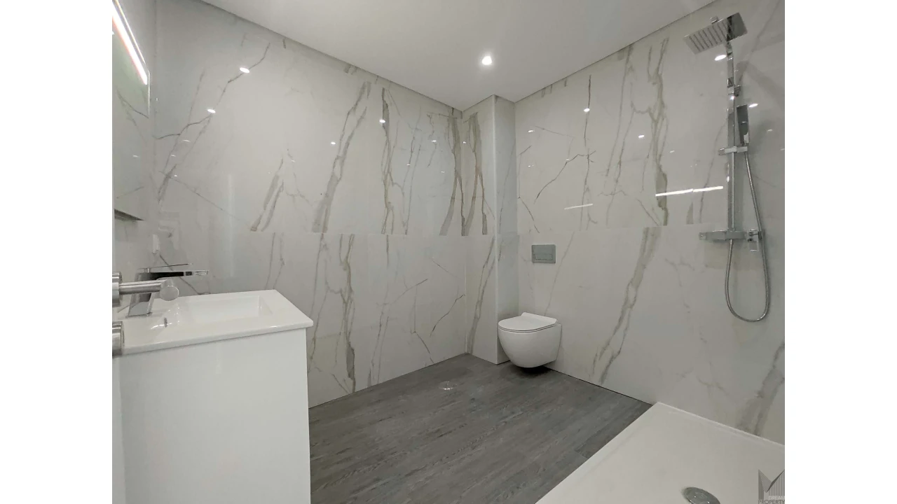 Apartamento T3 para Venda em Quelfes Foto 13