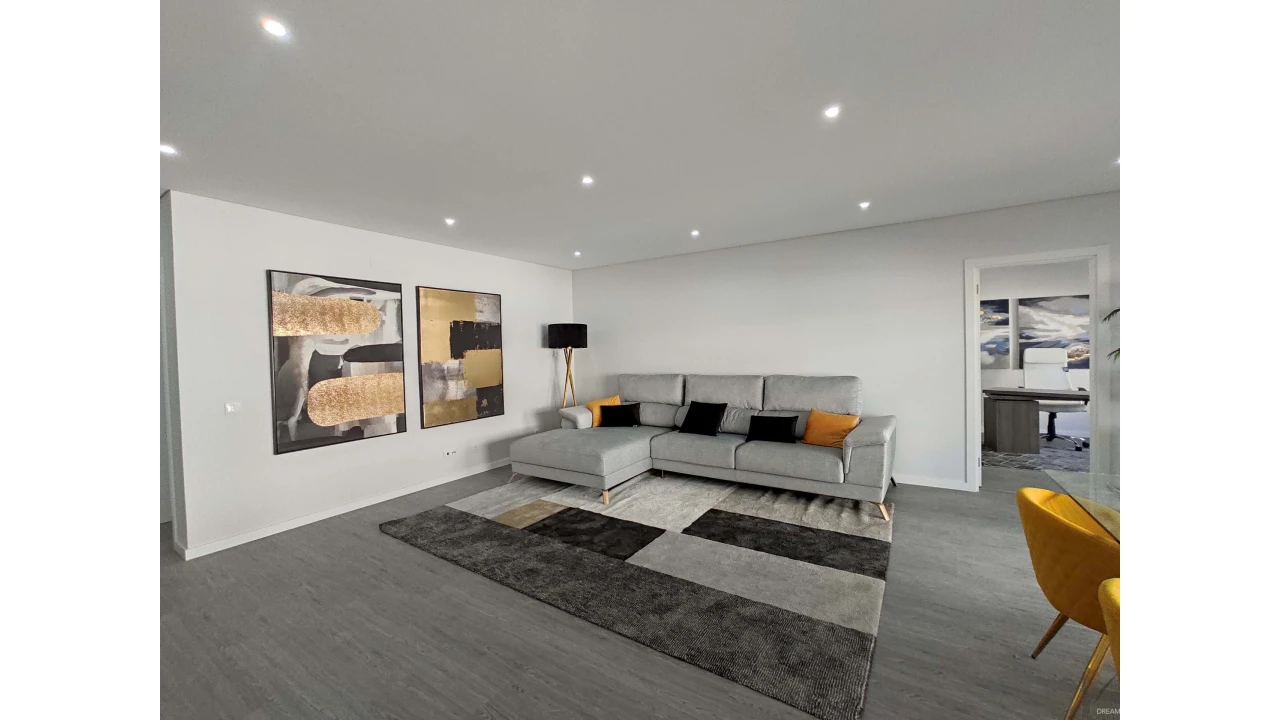 Apartamento T3 para Venda em Quelfes Foto 18