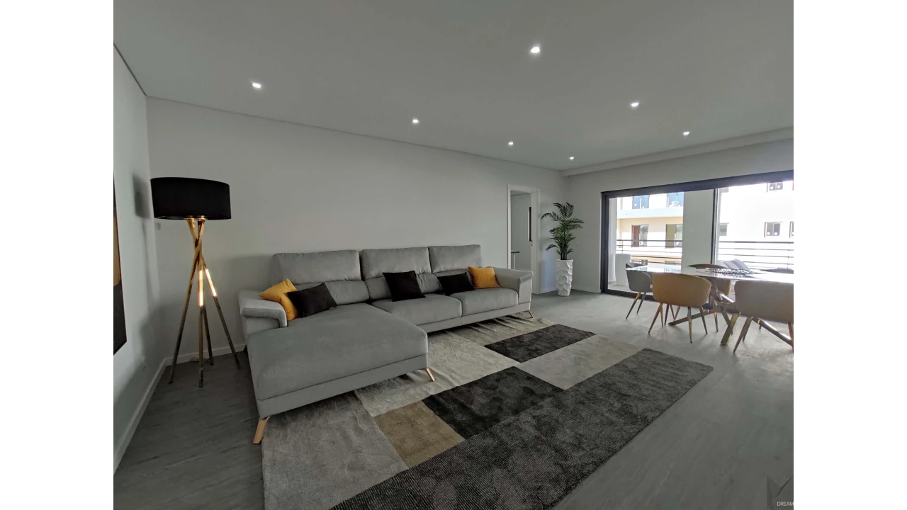 Apartamento T3 para Venda em Quelfes Foto 19