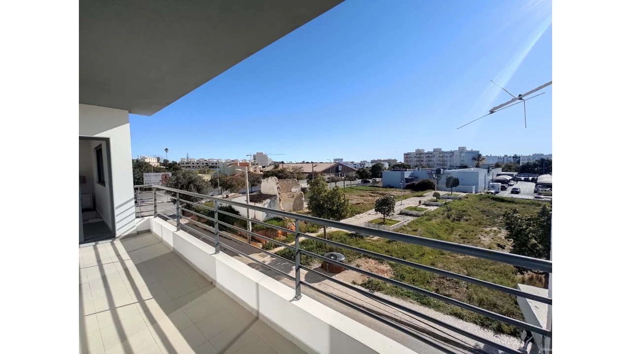 Apartamento T3 para Venda em Quelfes Foto 5