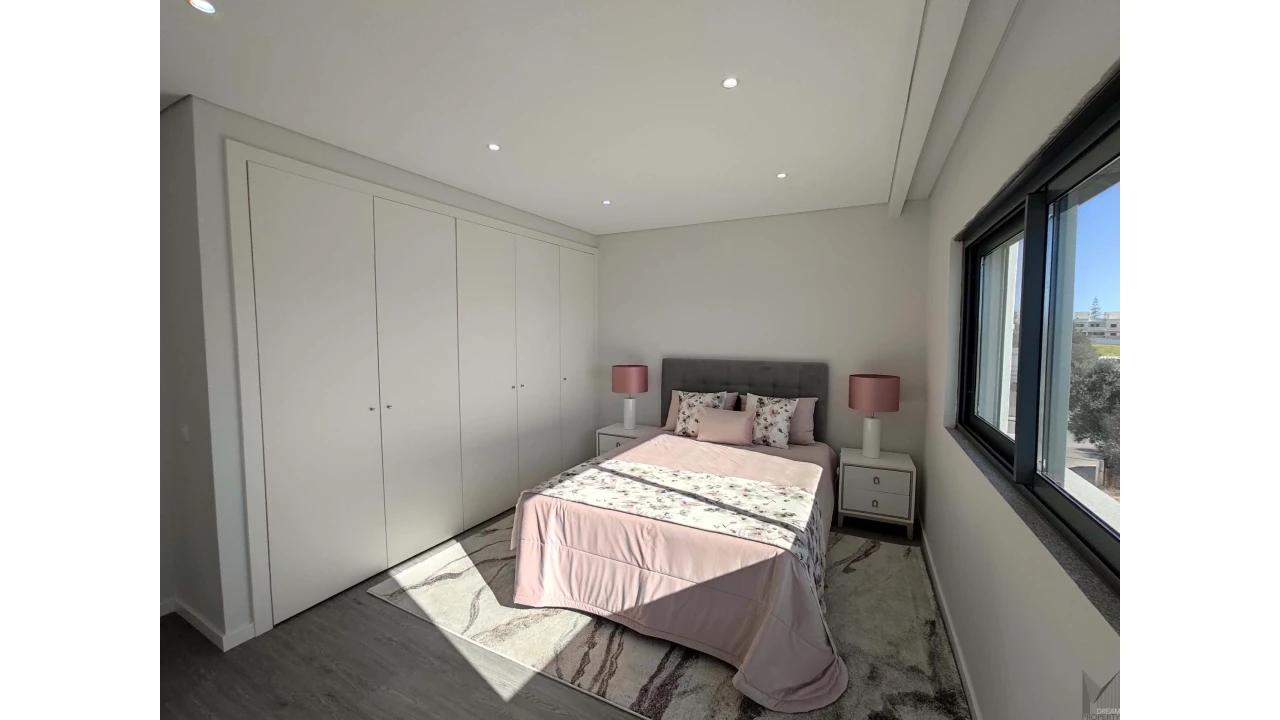 Apartamento T3 para Venda em Quelfes Foto 7