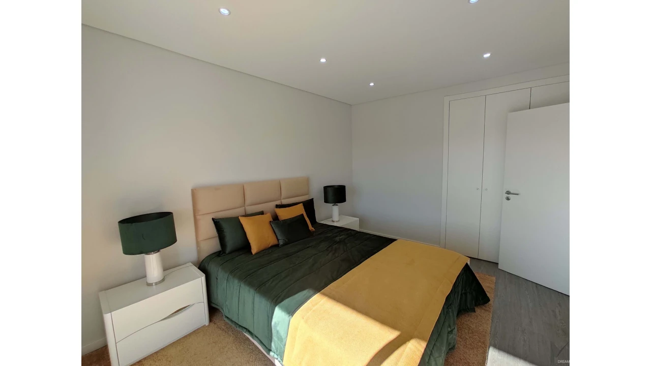 Apartamento T3 para Venda em Quelfes Foto 3