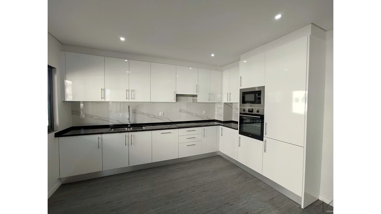 Apartamento T3 para Venda em Quelfes Foto 15