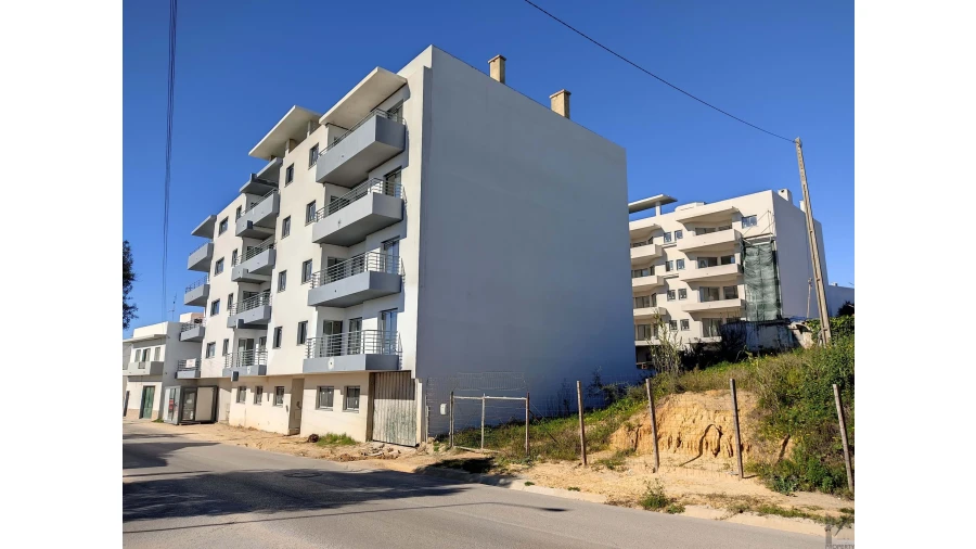 Apartamento T3 para Venda em Quelfes Foto 1