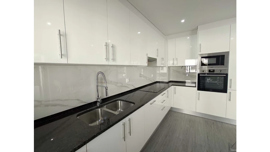 Apartamento T3 para Venda em Quelfes Foto 16