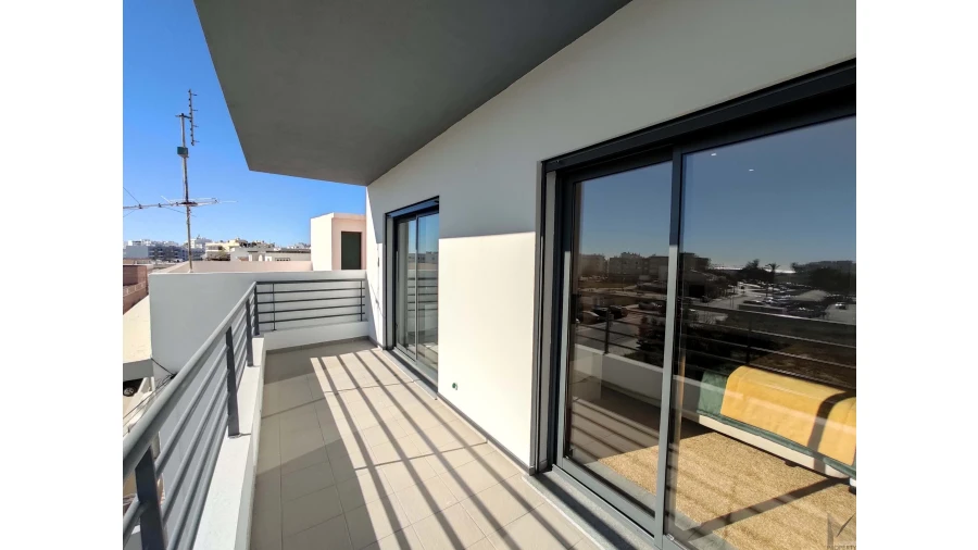 Apartamento T3 para Venda em Quelfes Foto 4