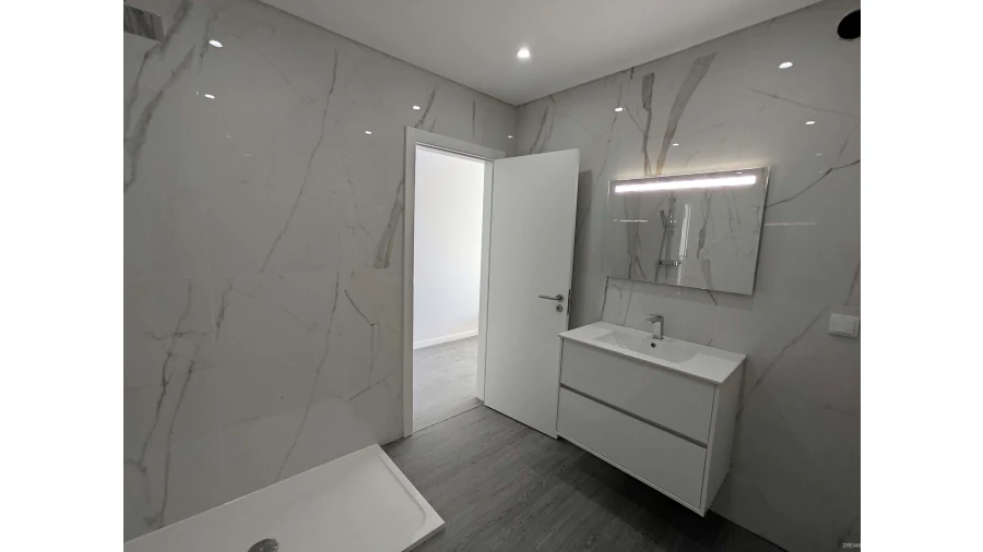 Apartamento T3 para Venda em Quelfes Foto 14