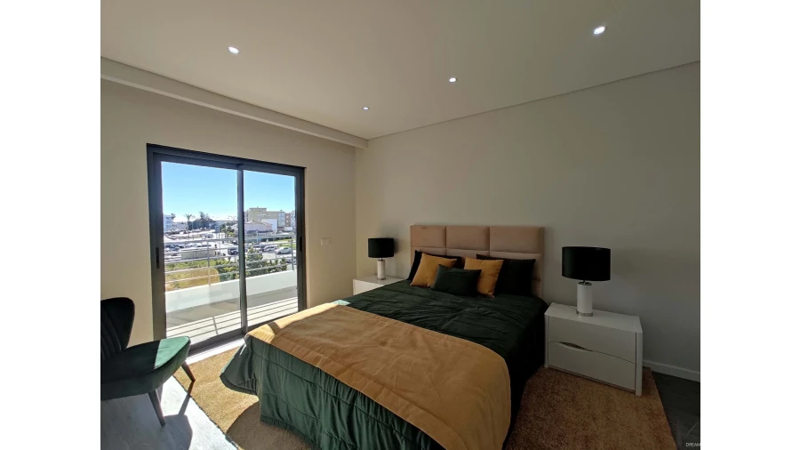 Apartamento T3 para Venda em Quelfes Foto 2