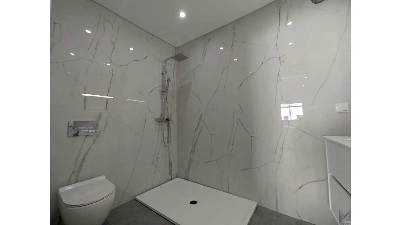 Apartamento T3 para Venda em Quelfes Foto 9