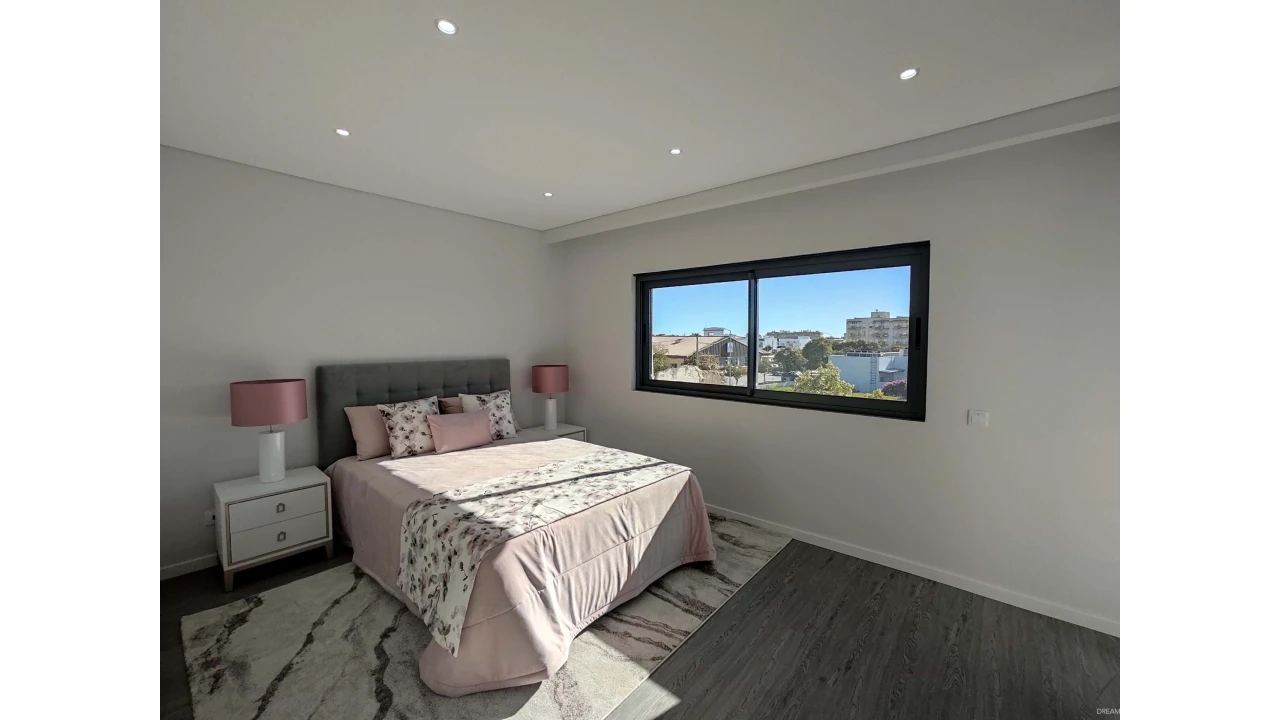 Apartamento T3 para Venda em Quelfes Foto 6