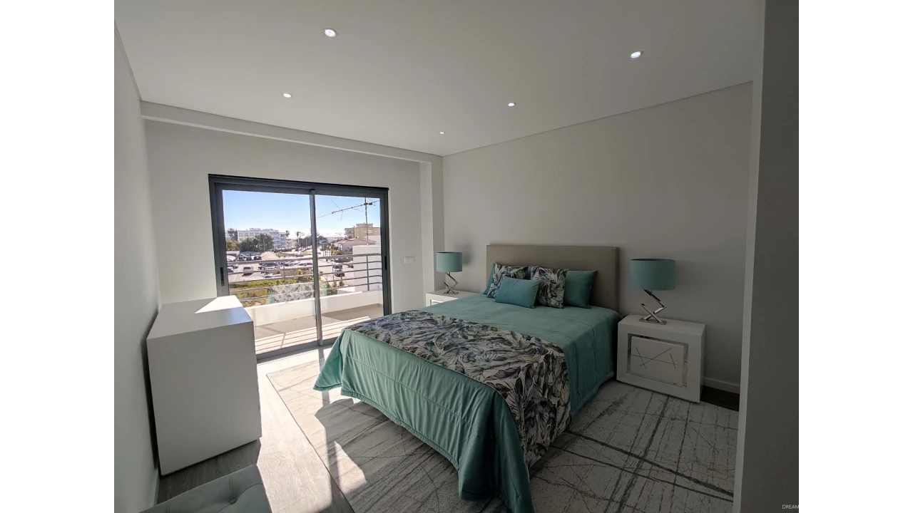 Apartamento T3 para Venda em Quelfes Foto 11