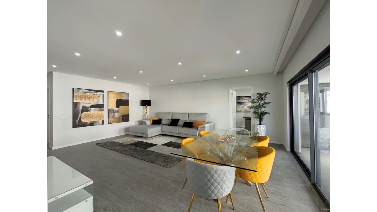 Apartamento T3 para Venda em Quelfes Foto 17