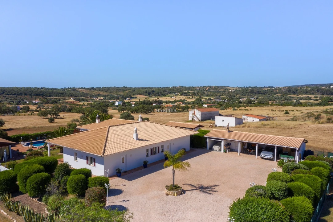 Moradia T4 para Venda em Lagos (São Sebastião e Santa Maria) Foto 48