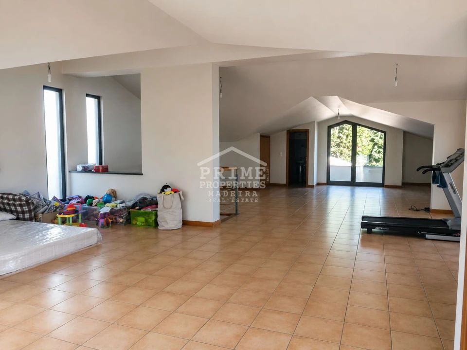 Moradia T3 para Venda em Arco da Calheta Foto 16