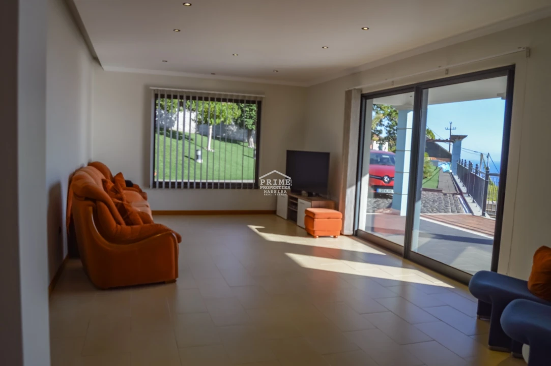 Moradia T3 para Venda em Arco da Calheta Foto 3