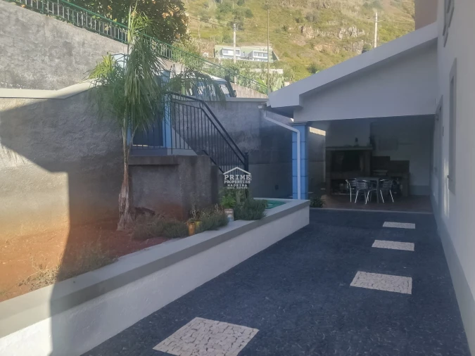 Moradia T3 para Venda em Arco da Calheta Foto 27