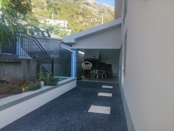 Moradia T3 para Venda em Arco da Calheta Foto 28